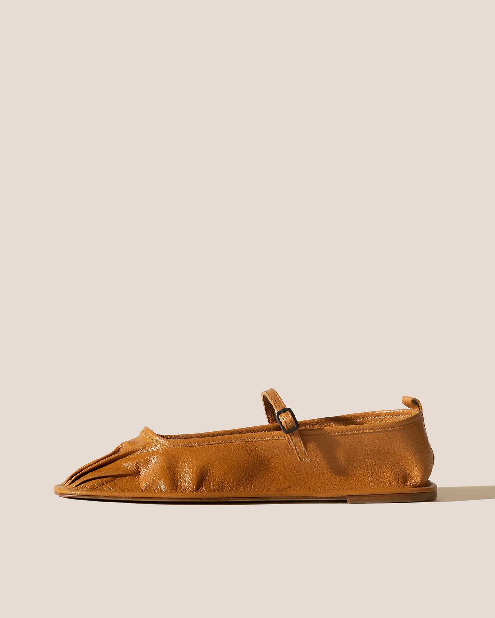 Hereu DANSA SUPPLE SHINY - Pleated-Toe Mary Jane Pump
