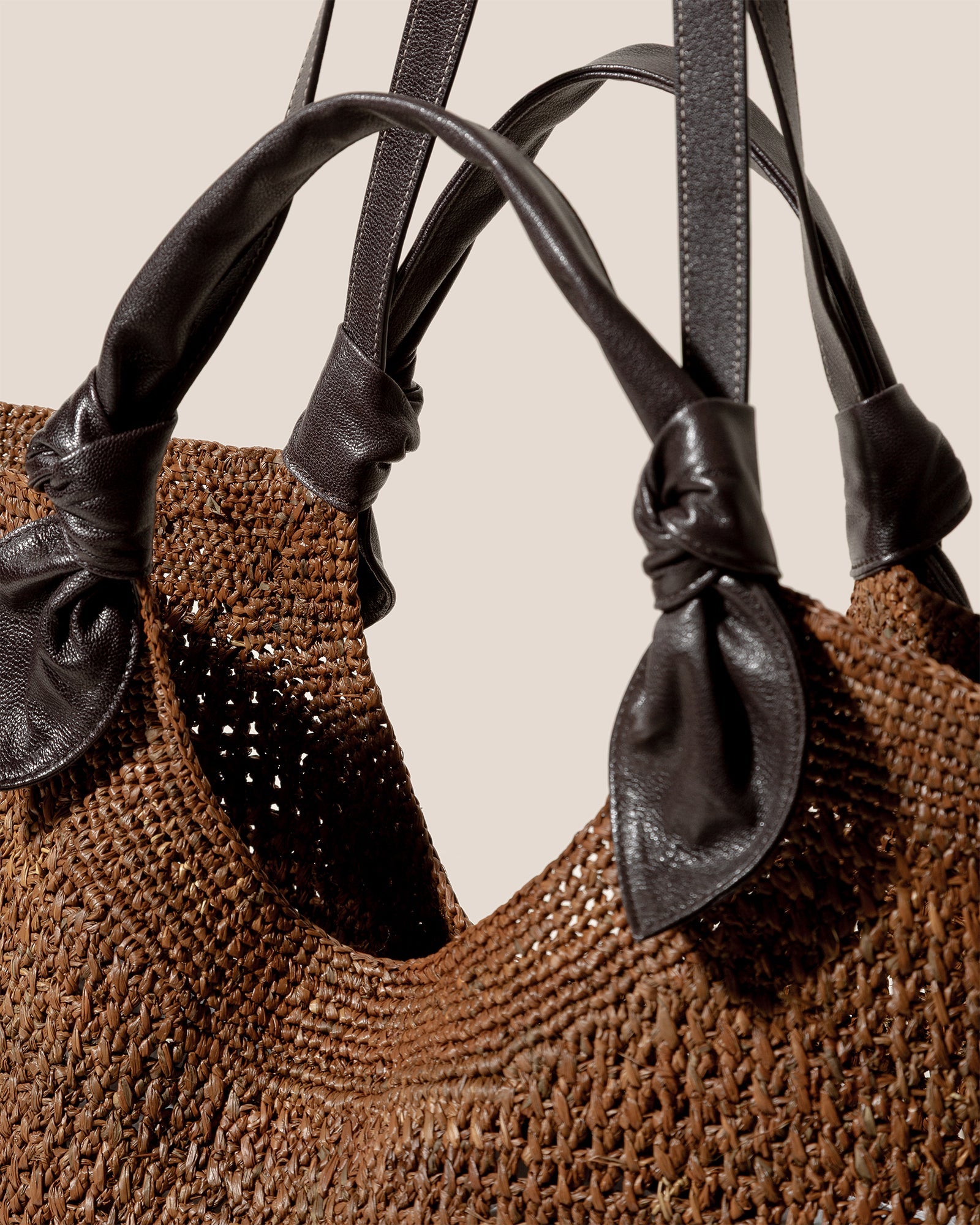Hereu FONOL L RAFFIA - Crocheted Raffia Basket