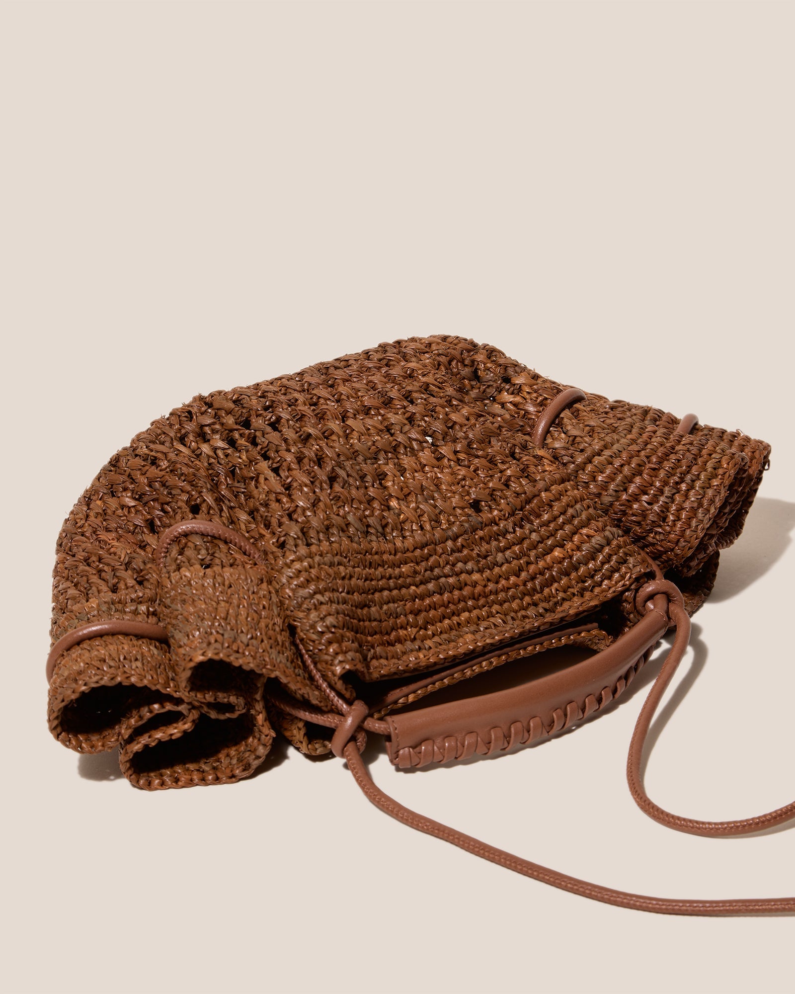 Hereu ARTA MINI CROCHET RAFFIA - Pleated Crossbody Bag